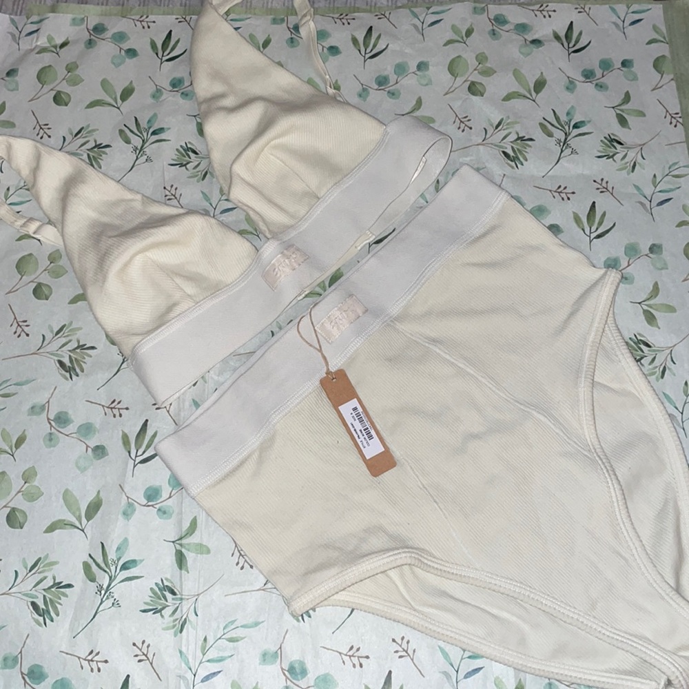 SKIMS Everyday Bra and underwear